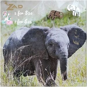 Elephant earrings (INCLUDED IN BUNDLE & SAVE)